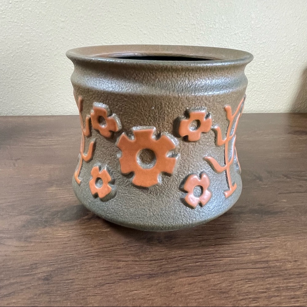 Hyalyn Pottery Embossed Mod Flower 60's Orange Planter 630 - Picture 5 of 10